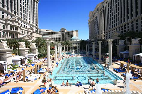 caesars pool las vegas.